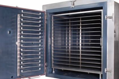 MULTISPRAY tray dryer with extractable plates